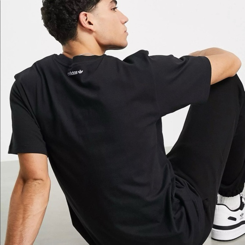 NWT ADIDAS ORIGINALS MEN’S SMILE TEE - Picture 3 of 6